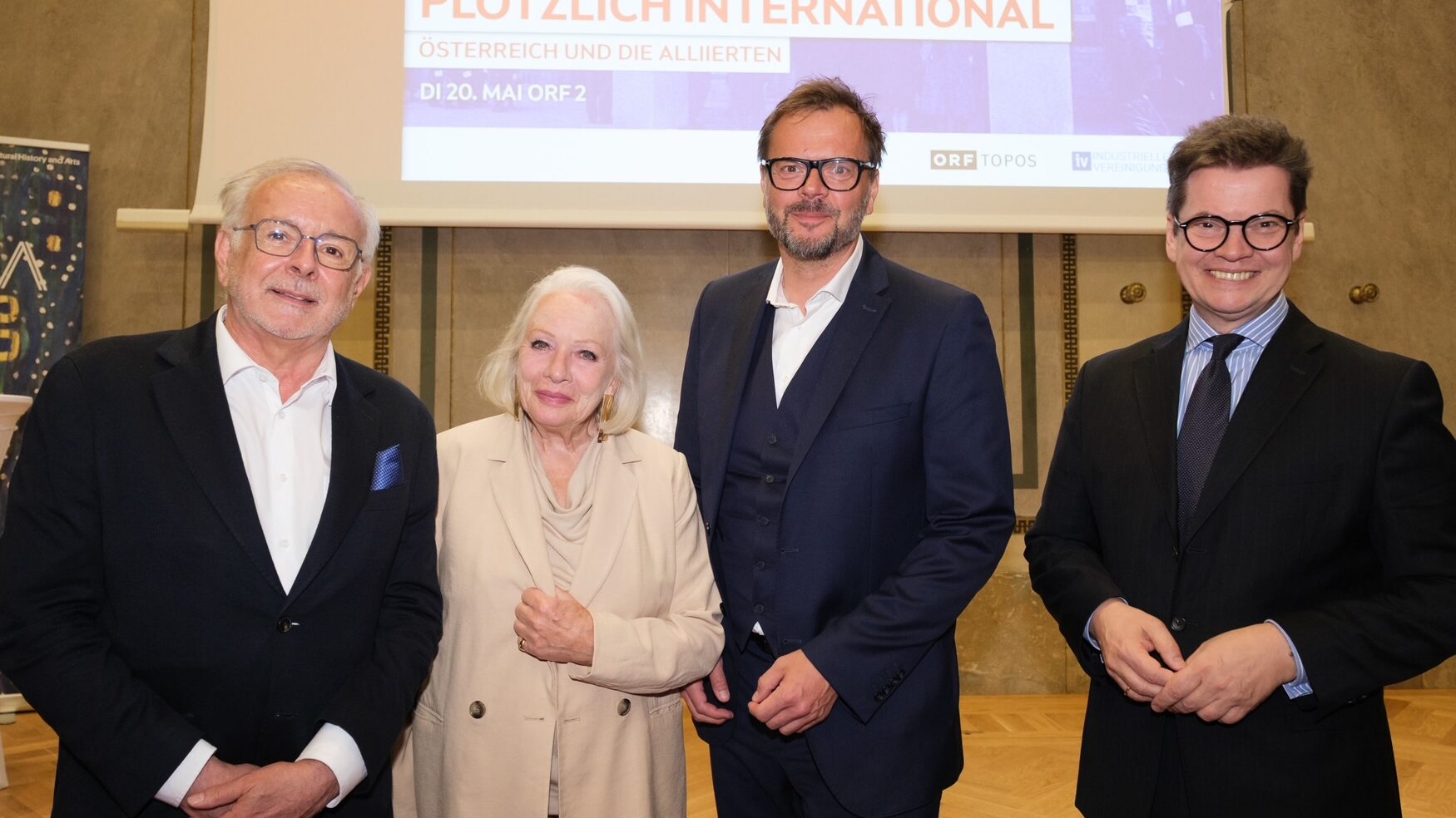 ORF-Topos-Dokumentation „Plötzlich International – Österreich und die Alliierten“ im Haus der Industrie präsentiert - TV-Premiere am 20. Mai um 23.05 Uhr in ORF 2 und auf ORF ON im Rahmen des ORF-Schwerpunkts „80 Jahre Zweite Republik“ - In der ORF-Topos-Dokumentation „Plötzlich International – Österreich und die Alliierten“ von Gerald Heidegger erzählen im Rahmen des ORF-Schwerpunkts „80 Jahre Zweite Republik“ am Dienstag, dem 20. Mai 2025, um 23.05 Uhr in ORF 2 und auf ORF ON prominente Zeitzeuginnen und Zeitzeugen vom neuen Leben nach dem Kriegsende 1945. Ex-Bundeskanzler Franz Vranitzky, Journalistin Barbara Coudenhove-Kalergi, Tänzerin Susanne Kirnbauer-Bundy, der 2024 verstorbene Alt-ORF-Intendant Thaddäus Podgorski, Schauspielerin Erika Pluhar und Jazz-Experte Felix Dillmann zeichnen das Bild von einem Aufbruch und einem neuen internationalen Einfluss auf das Alltagsleben in Österreich, in dem gerade Radio und Kino das Tor zur Welt weit öffnen. Was heute einer jungen Generation YouTube beim Englischlernen ist, war für Altkanzler Vranitzky das Radio der Amerikaner.     Auf Einladung der Industriellenvereinigung und des ORF wurde der Film gestern, am Dienstag, dem 13. Mai, in Anwesenheit von IV-Generalsekretär Christoph Neumayer, Oliver Rathkolb, Leiter des Wiener Instituts für Kultur- und Zeitgeschichte (VICCA), und Gerald Heidegger, Ressortleiter Zeitgeschichte/Zeitgeschehen in der Hauptabteilung ORF Wissen, im Haus der Industrie präsentiert. - Im Bild: Oliver Rathkolb, Susanne Kirnbauer-Bundy, Gerald Heidegger, Christoph Neumayer. Foto: ORF/Hans Leitner. Veröffentlichung honorarfrei nur für redaktionelle Berichterstattung in Sendungszusammenhang und mit Copyrightangabe. Kontakt: foto@orf.at